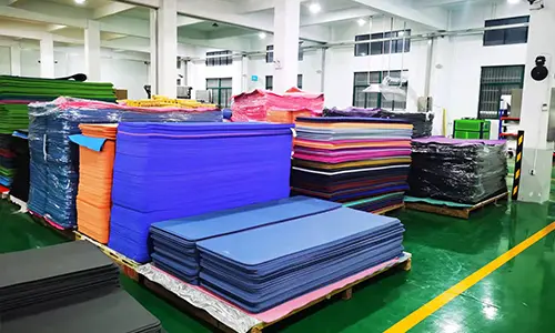 Il laboratorio sui tappetini per yoga intraprende un nuovo capitolo di miglioramento della qualità